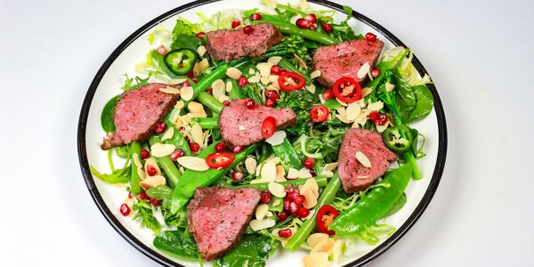 hovädzí rump steak s listovým šalátom,