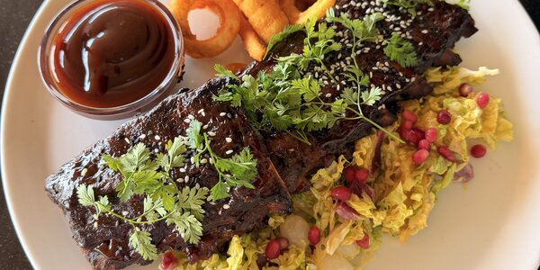 500g pork ribs with BBQ sauce and jalapeño mango salsa