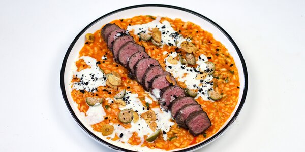 paradajkové rizoto a vyzretý hovädzí rump steak,