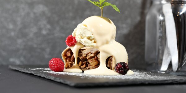 APPLE STRUDEL