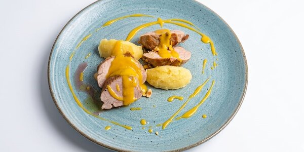 Filetto di maialino con patata morbida e salsa alla senape