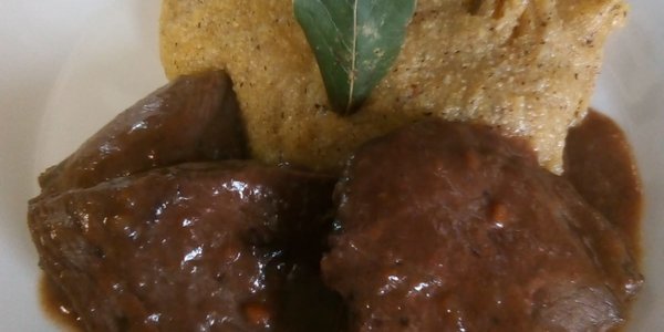 Brasato di cervo cacciato con polenta taragna