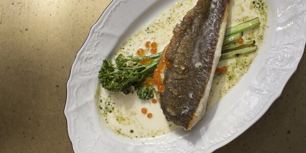 Sole grillée, beurre blanc, pommes de terre grenailles à la crème de Truffe
