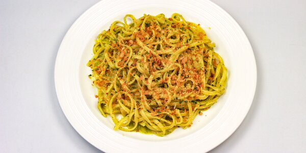 linguine s konfitovaným cesnakom a bylinkami,