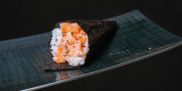 142 - Temaki di salmone e philadelphia 