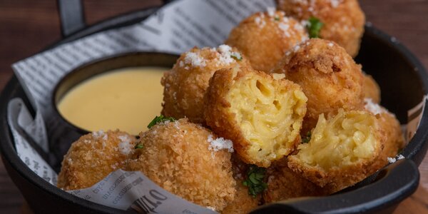 Mac ‘n Cheese Fritter