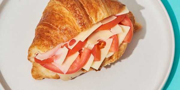 Caprese croissant