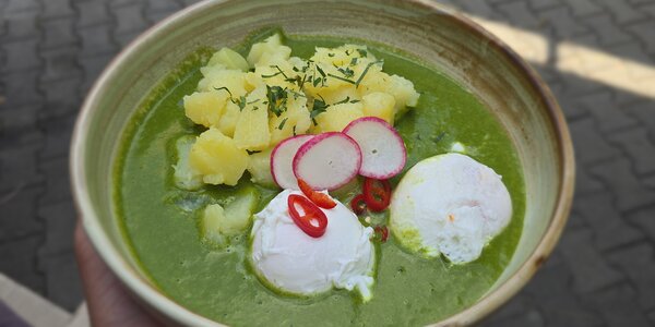 Špenátový prívarok s pošírovaným vajíčkom a zemiakmi 150g 