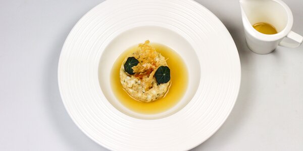 panfried calamar with cauliflower and garlic, 