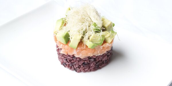 24. Tartare black avocado 