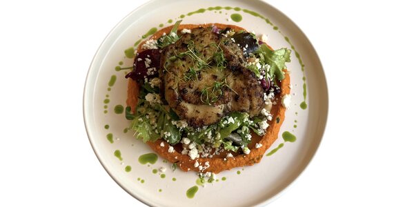 grilované vykostené kuracie stehno s bylinkami,