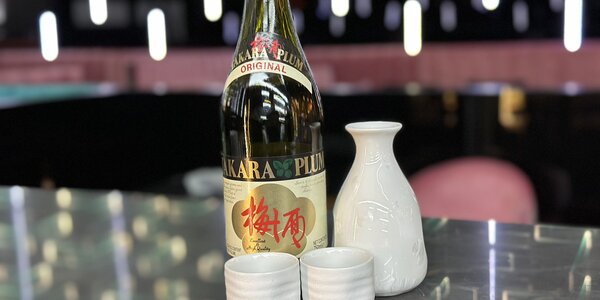 Sake di prugna giapponese caldo