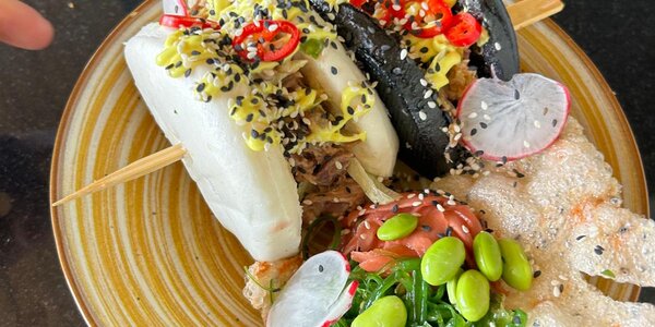 🆕 200g domáce bao žemle s trhaným kačacím stehnom , wakame a zázvorom