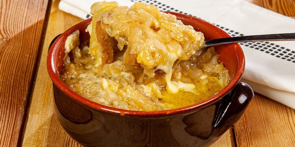 Zuppa di cipolle bionde alla Walser con crostino e Ossolano DOP