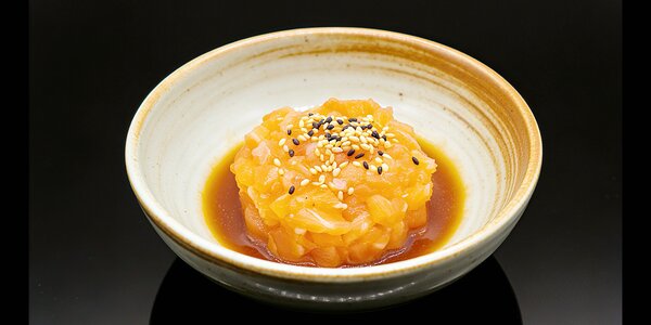 20. Tartare di salmone ( 1 PORZIONE A TESTA ) 
