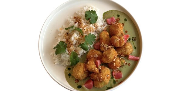 vyprážaný karfiol so zeleným kari a kokosovým mliekom,