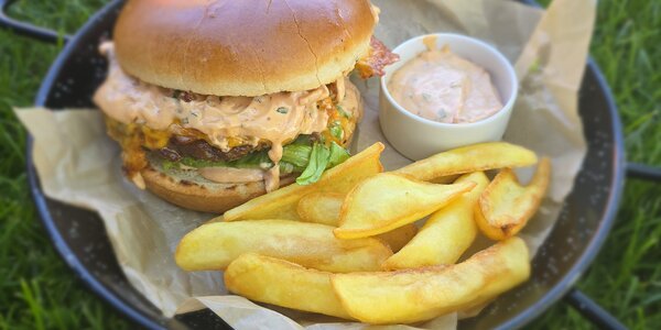 150g Beef burger with cheddar cheese, chipotle dip and French fries