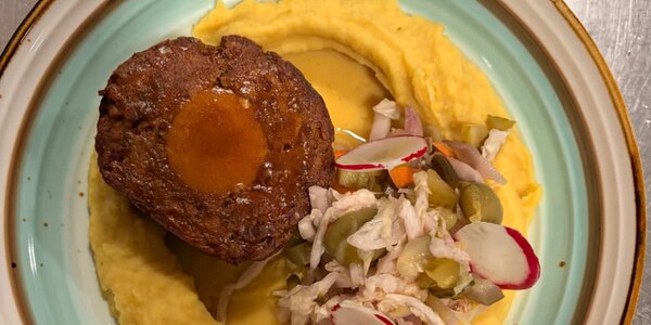 200g Homamade meatballs with egg,chickpea stew and pickled vegetables