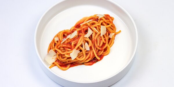 children´s spaghetti with tomato sauce, 