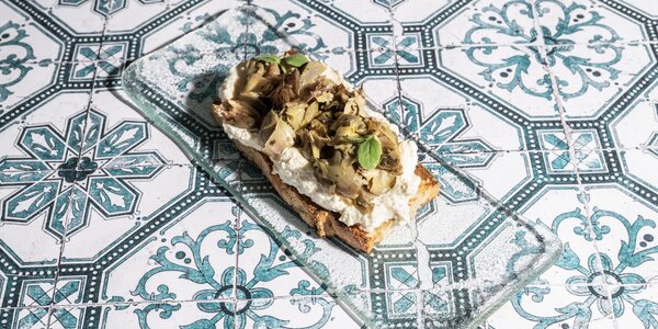 Crostone con Carciofo alla romana e ricotta mantecata 