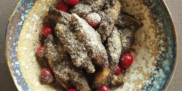 120g potaoes dumlings with butter and poppy seeds / or wallnuts