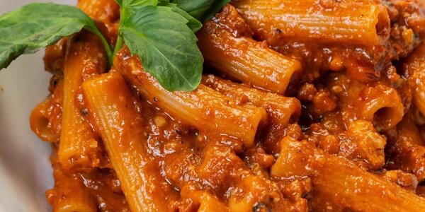 Mezzo pacchero al ragù di polpo e frutta secca 