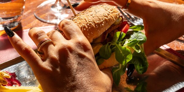 Hamburger cheese and bacon burger 