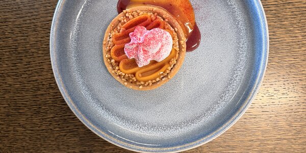 100g Mango a maracuja tartaletka s broskyňovým gélom