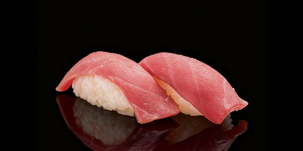 73. Nigiri tonno