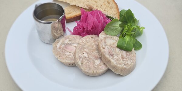 120g "Tlačenka" - pork aspic sausage with onion and bread