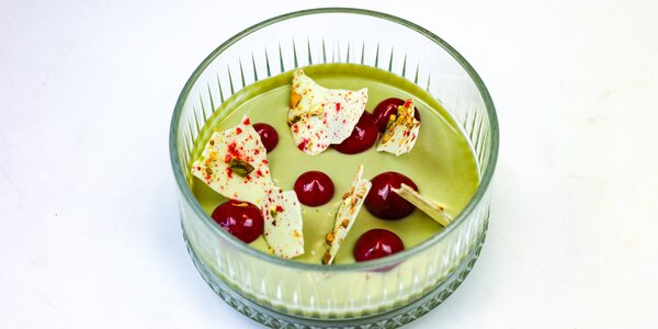pistáciová panna cotta s vanilkou,