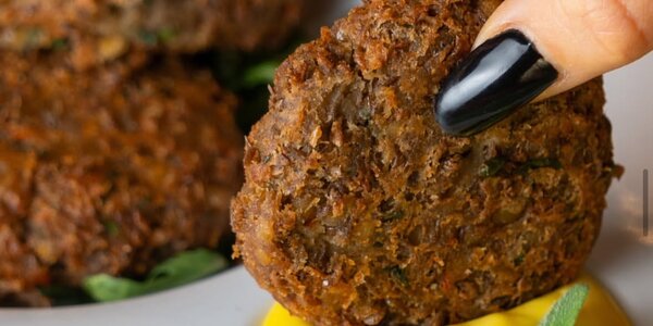 Falafel di lenticchie gamberi e salsa alioli