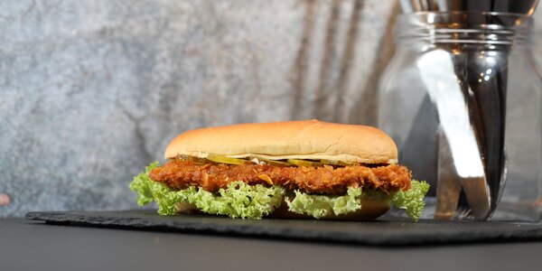 CRISPY CHICKEN BURGER