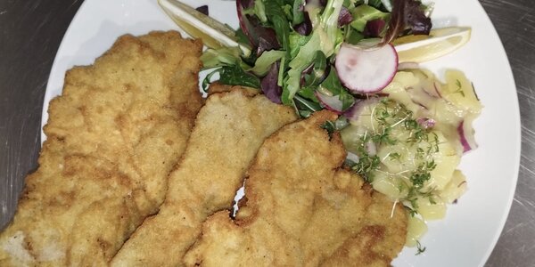200g Pork schnitzel with homemade potatoes salad