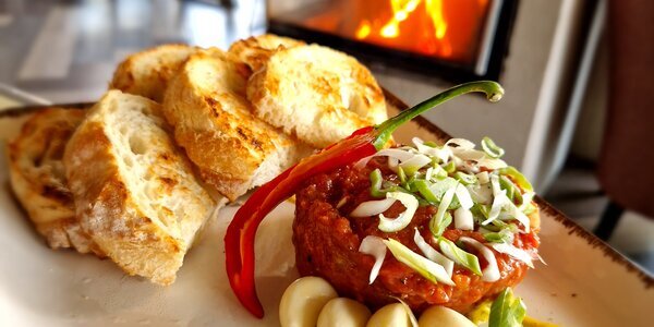 100g Beef tartar with toast