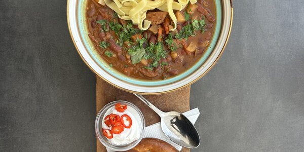 0,5l Traditional beans and three meats Stew with vegetable and noodles