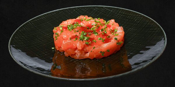114 - Tartare di salmone e salsa kimuchi