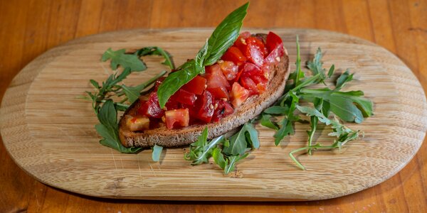 Bruschetta con pomodoro e Basilico