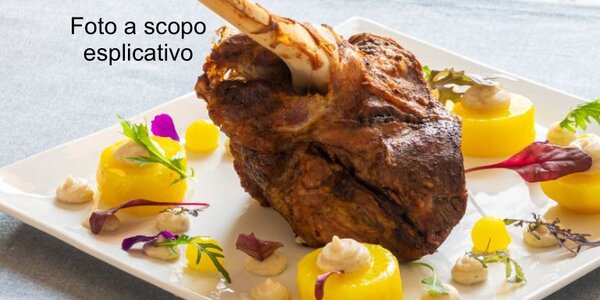 Stinco di Agnello alla birra al forno con cavolo rosso stufato