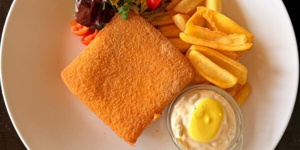 160g Deep fried cheeese with french fries and tartar sauce