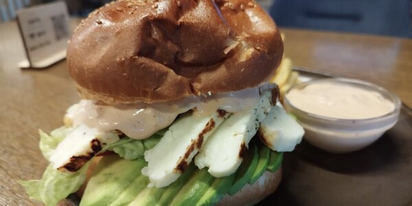 170g Burger with Halloumi cheese, avocado and french fries, chipotle dip