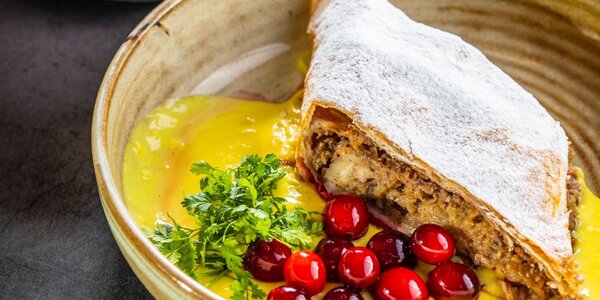 150g Domáca jablková štrúďla s vanilkovým krémom