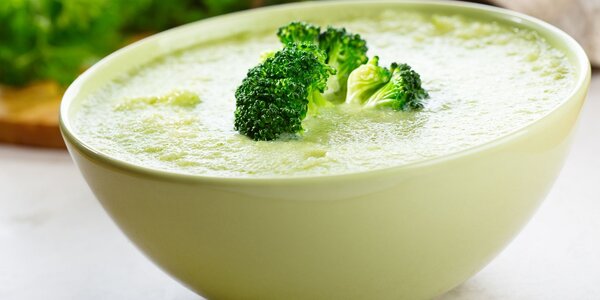 Vellutata di Broccoli con spolverata di briciole di pane saporite all'acciughe