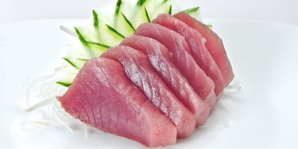 52. Sashimi maguro 