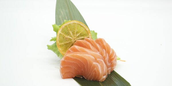 51. Sashimi salmone ( 1 PORZIONE A TESTA )