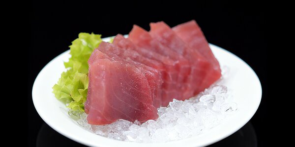 52. Sashimi maguro 