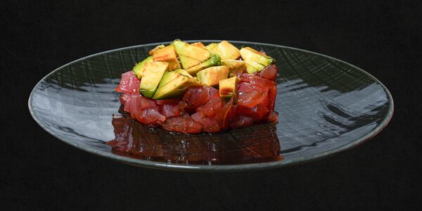 115 - Tartare di tonno con avocado e teriyaki