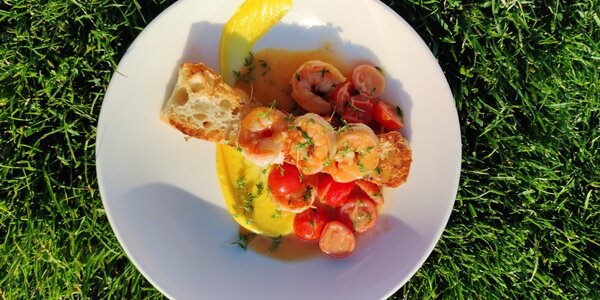 100g Grilled prawns with cherry tomatoes and lemon butter sauce