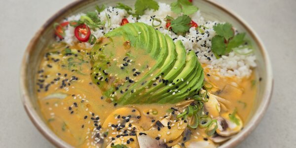 150g Thai vegetarian curry with avocado and rice