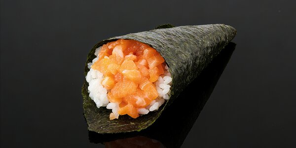 124. Temaki spicy salmon 